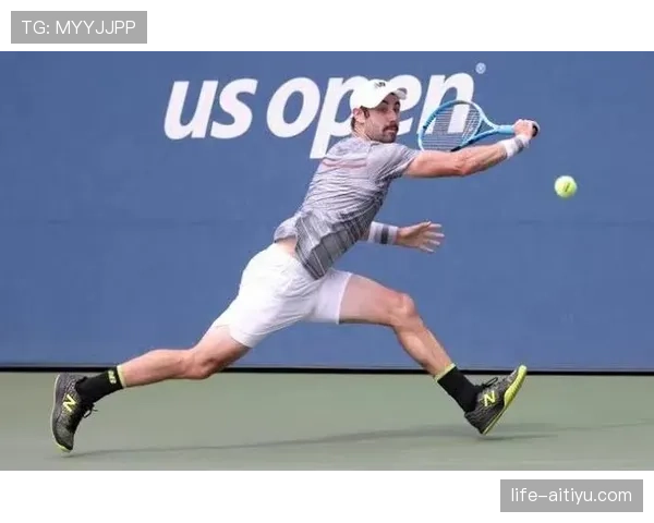 乔丹·汤普森训练完直接去超市买打折酸奶，这自律和抠门是真实存在的？