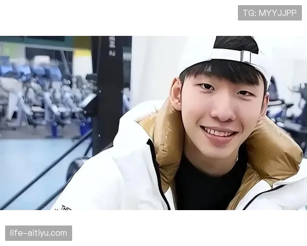 刚刷到林孝埈日常，那些随手小物比我一个月工资还贵